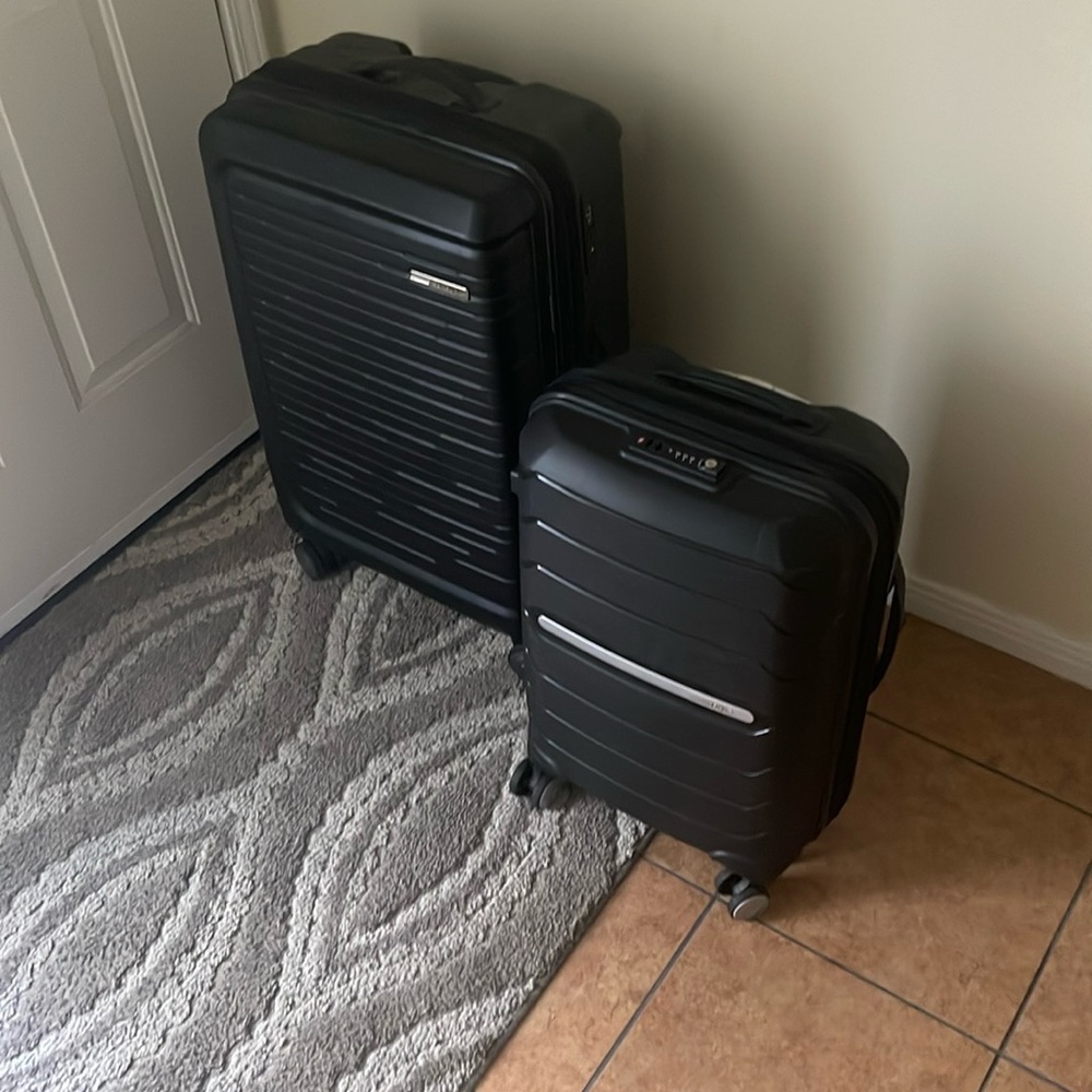 Samsonite medium roller and roller carryon suitcases